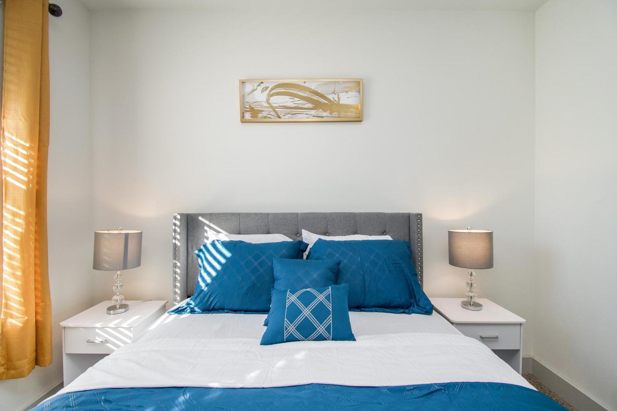 Luxurious & Spacious 1br *