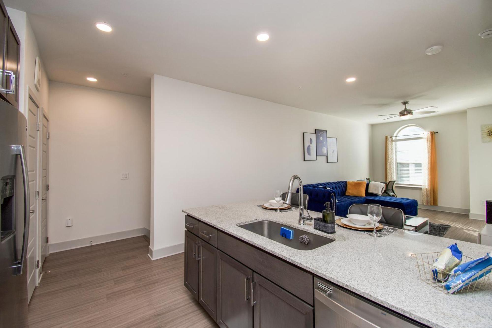 Luxurious & Spacious 1br Appartement *
