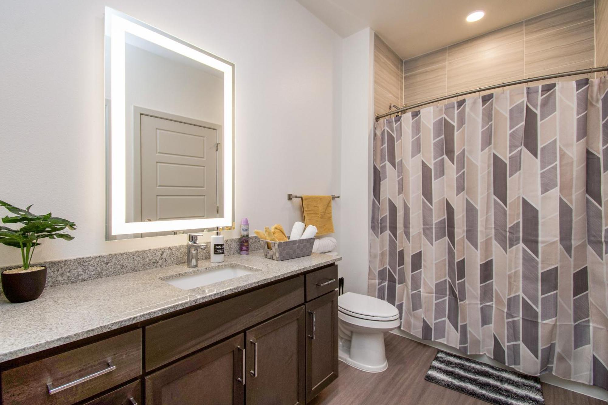 Luxurious & Spacious 1br *
