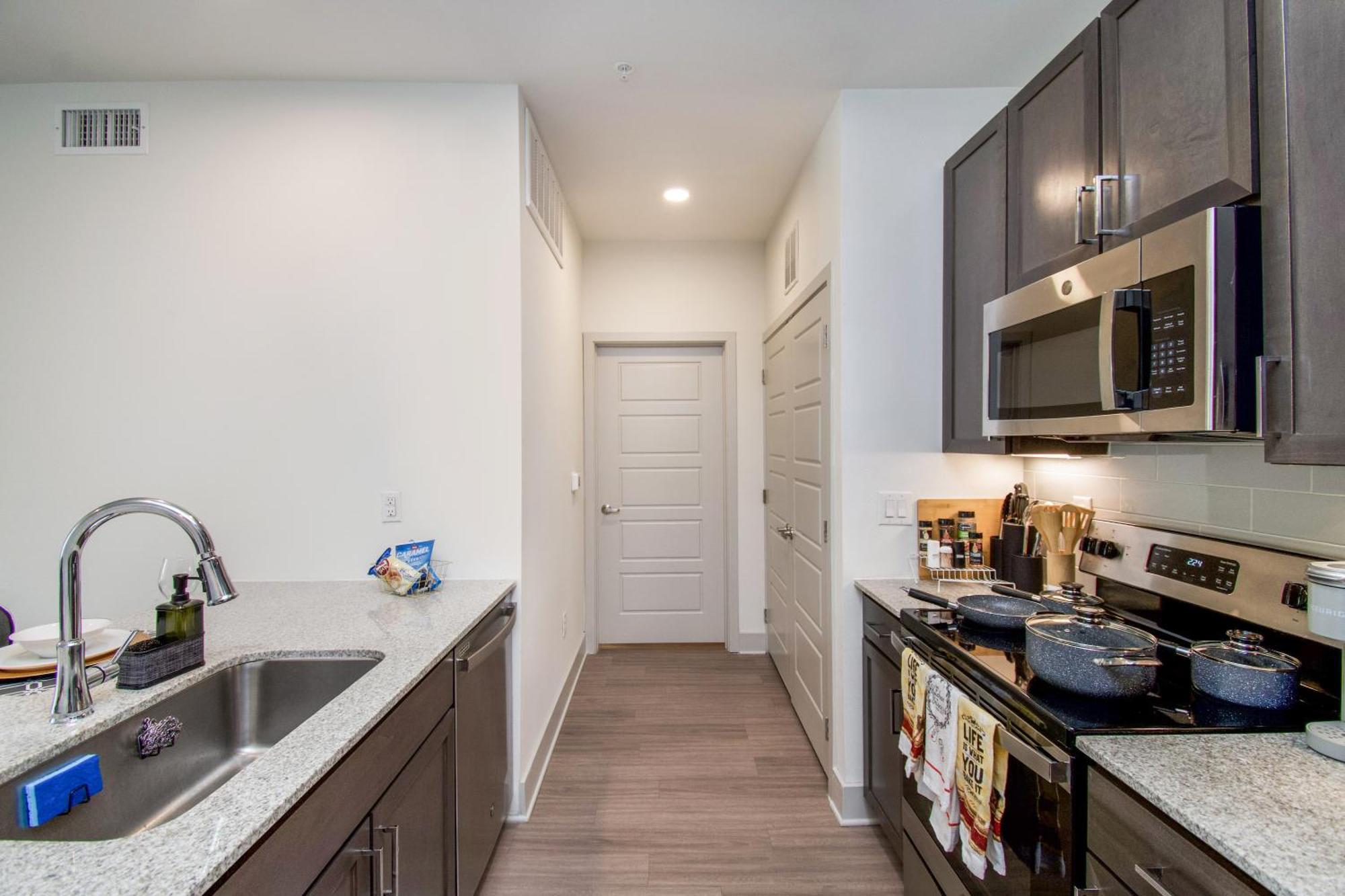 Luxurious & Spacious 1br *