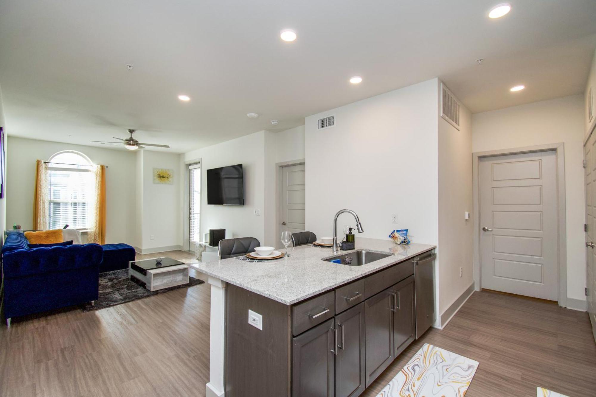 Luxurious & Spacious 1br Appartement *